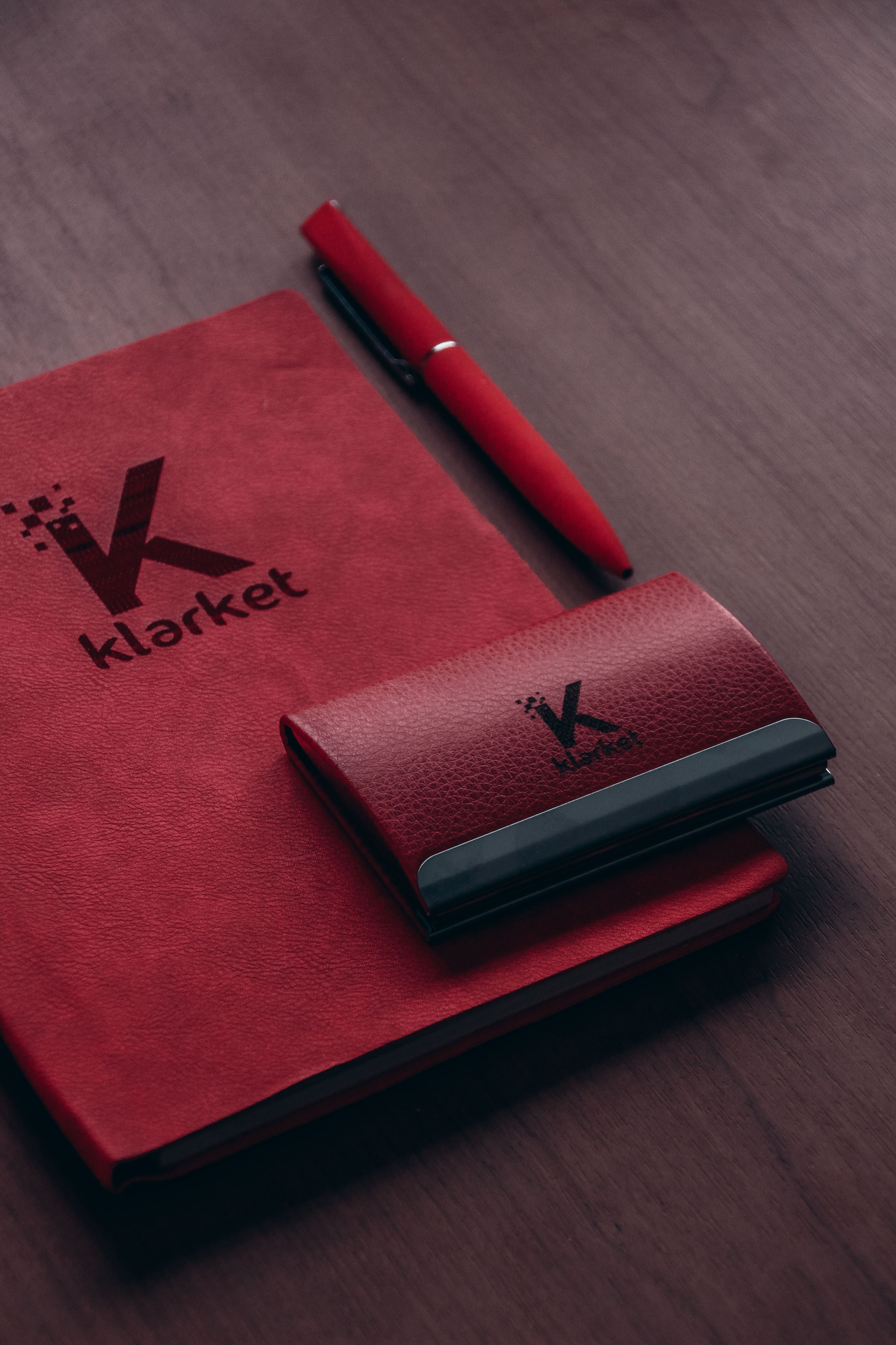 Branded promotional products and corporate gifts